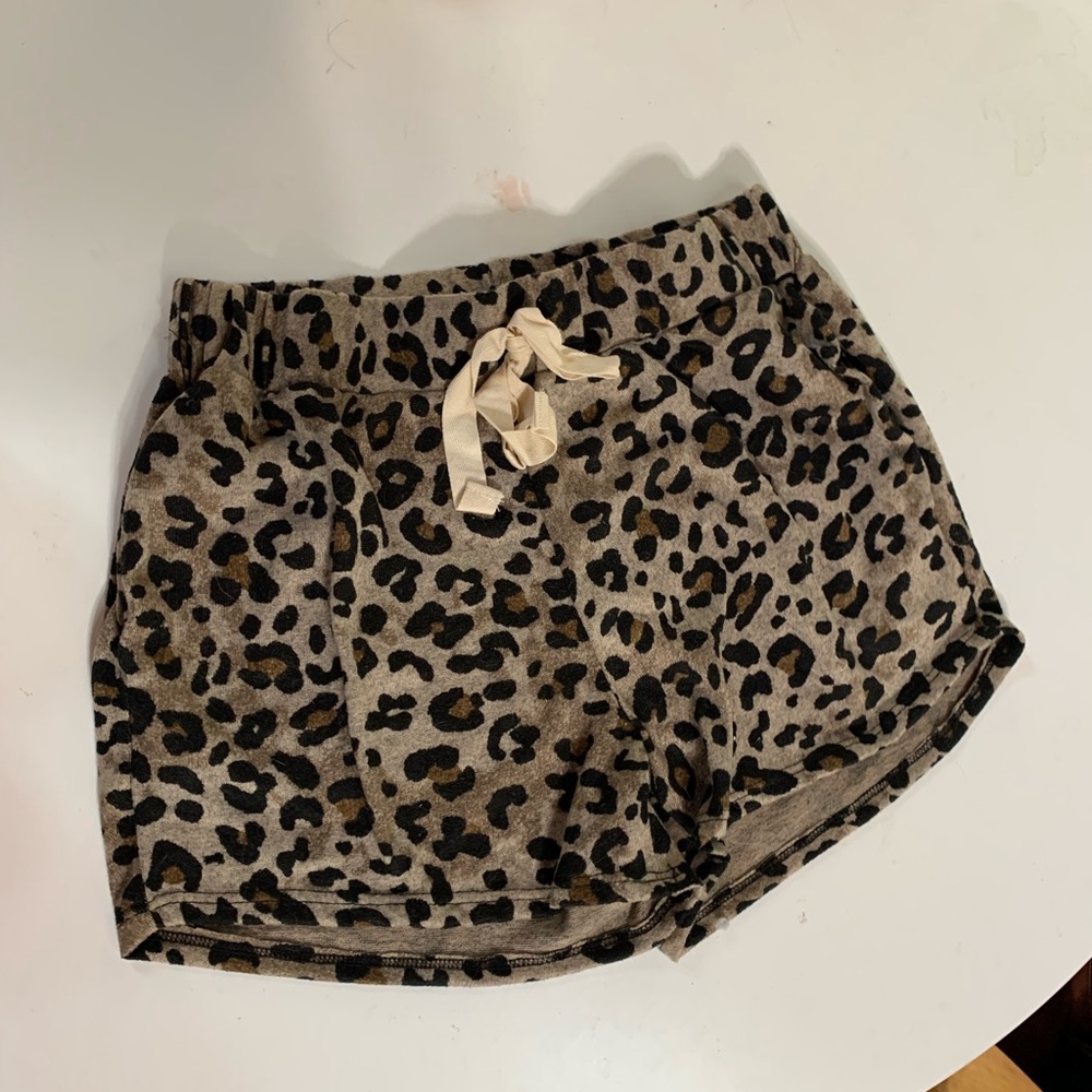 New comfy leopard shorts - Picture 5 of 6